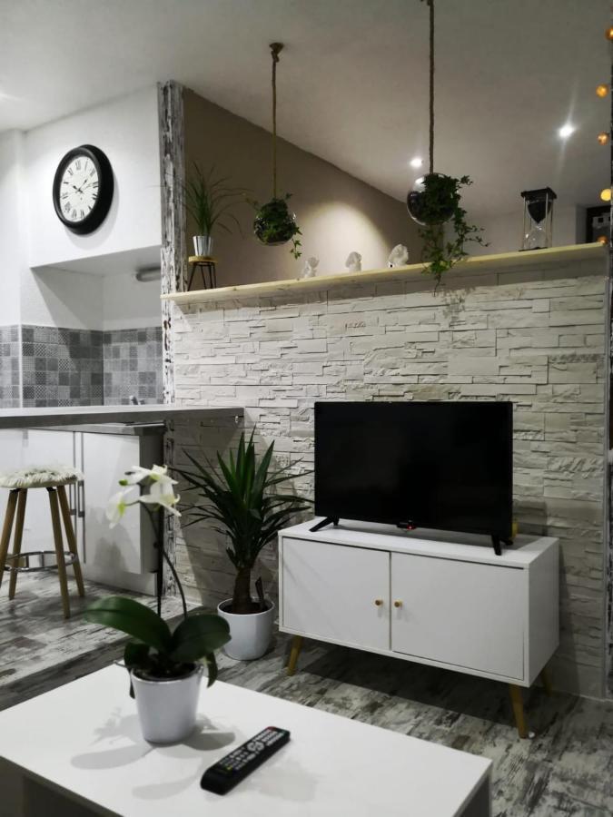 Studio Zen Et Cosy, Neuf En Pleine Ville 생클로드 외부 사진