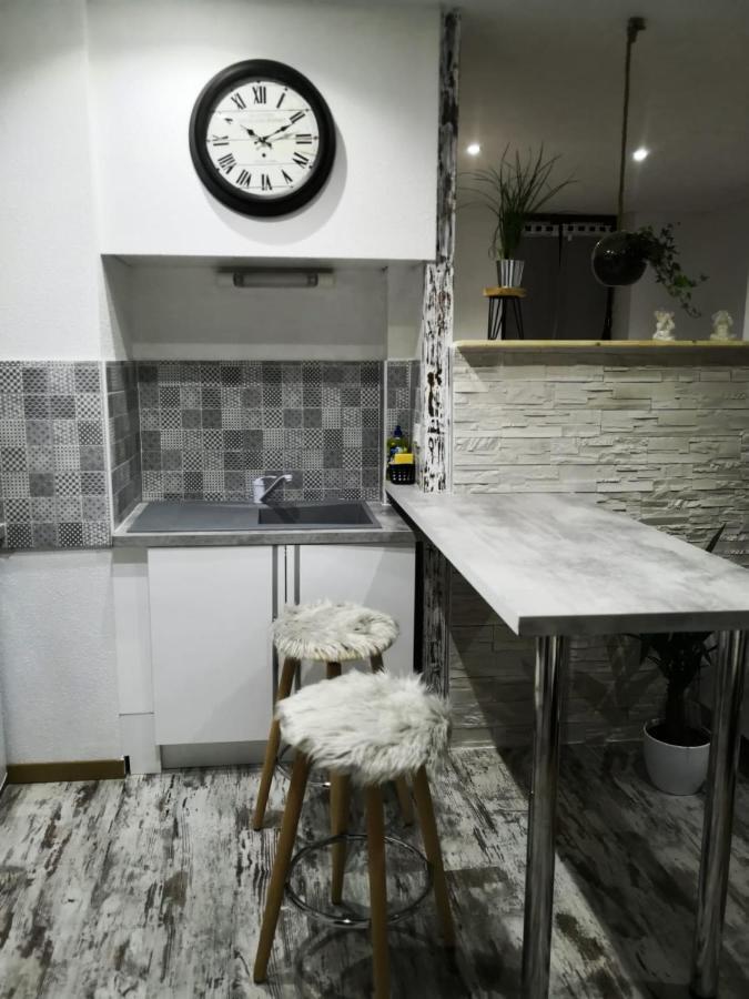 Studio Zen Et Cosy, Neuf En Pleine Ville 생클로드 외부 사진